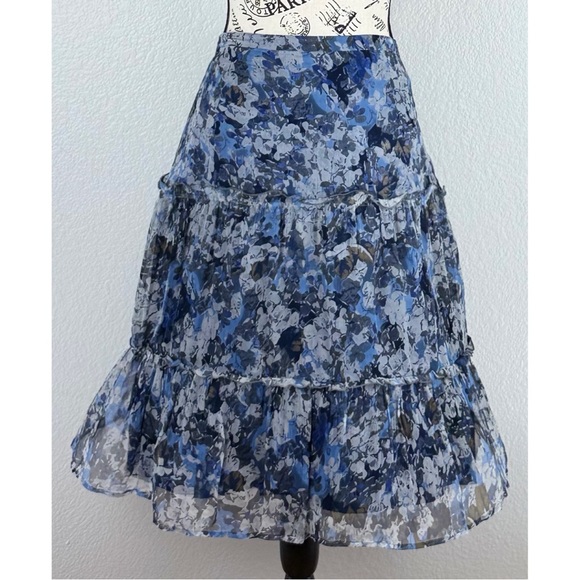Burberry London Blue Floral print Teird Knee Length Skirt, size 8 US - Picture 1 of 12